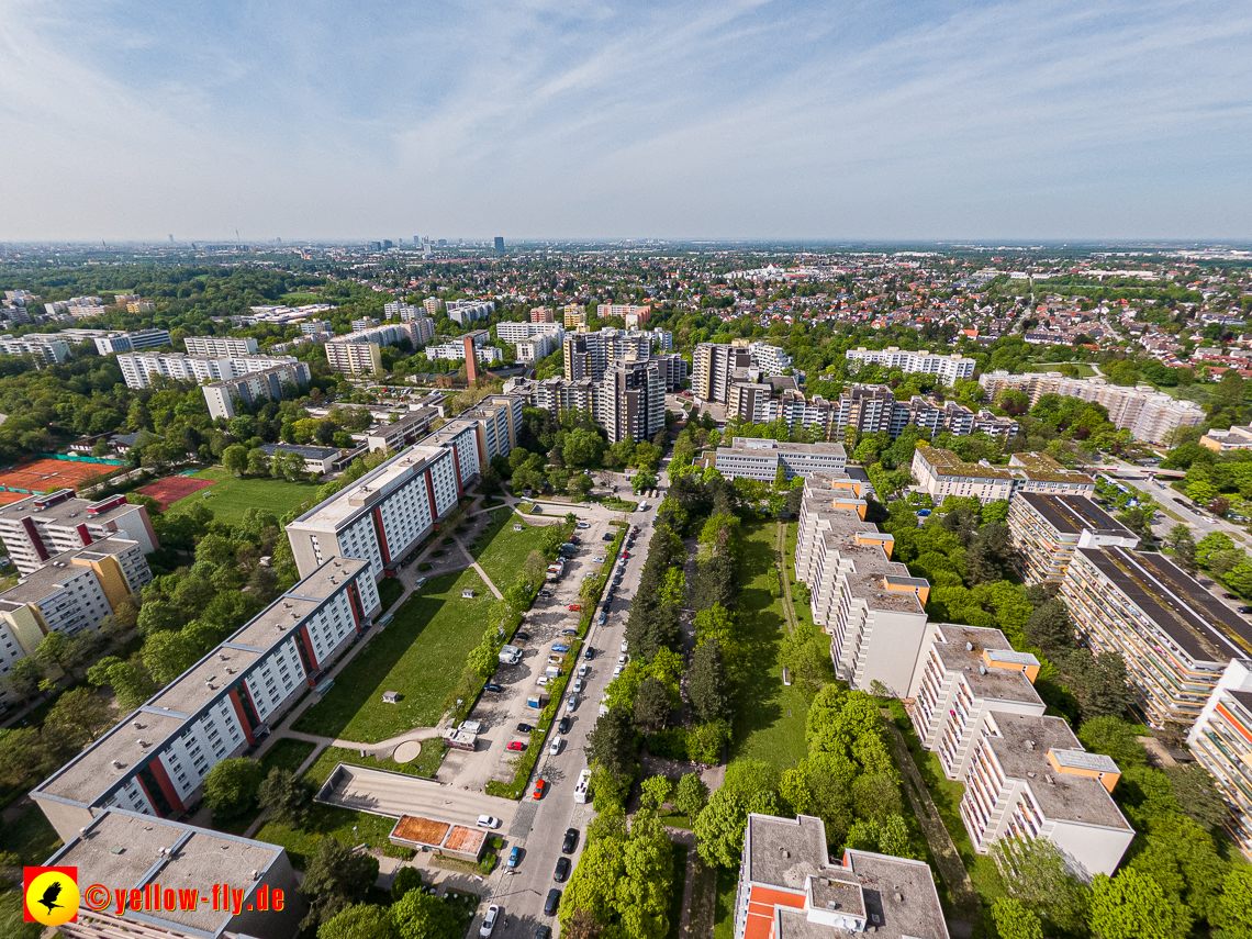 09.05.2023 - Marx-zentrum mit Karl-Marx-Ring 52-62 und 53-57 in Neuperlach